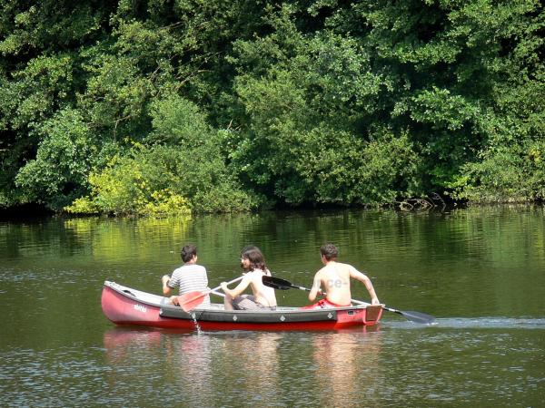 Canoë-kayak sur la rive