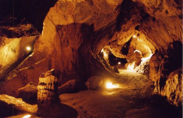 Les somptueuses grottes de Saulges