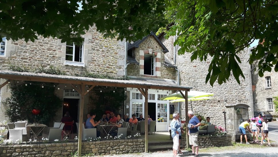 La crêperie Le Petit Monde au centre du bourg