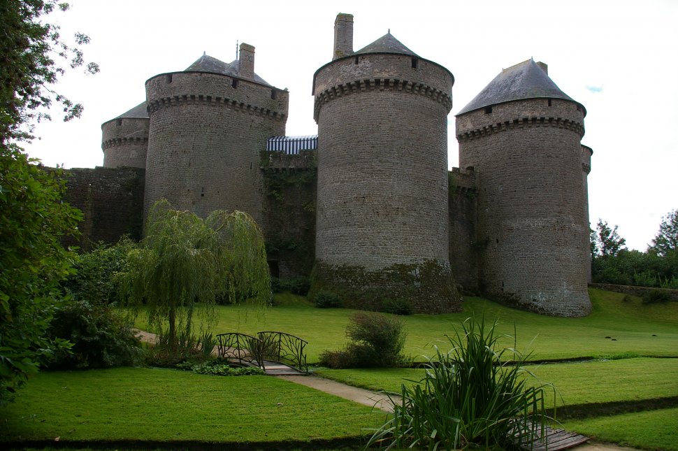 Tours du chateau de Lassay